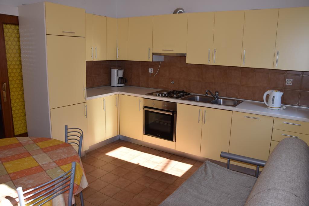Apartment Marija With Terrace Брсеч Номер фото