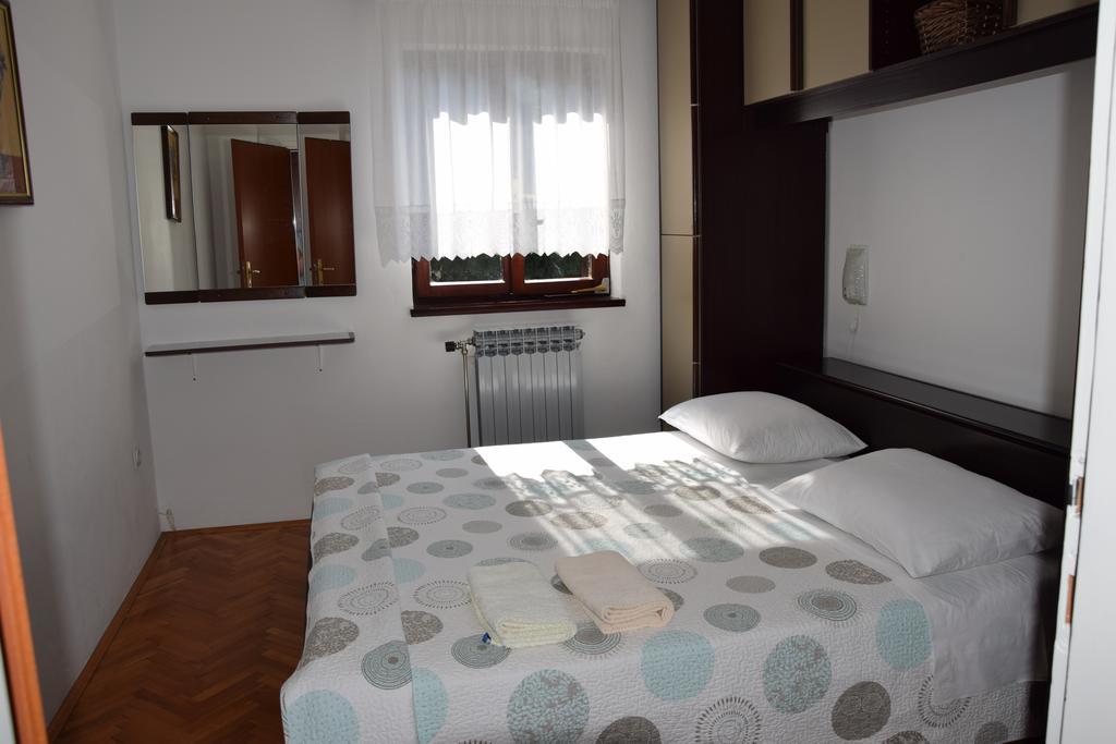 Apartment Marija With Terrace Брсеч Екстер'єр фото