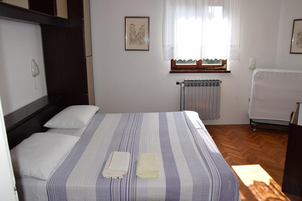 Apartment Marija With Terrace Брсеч Екстер'єр фото